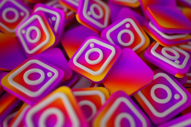 pile-3d-instagram-logos_1379-876